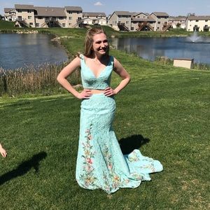 Sherri Hill Size 4